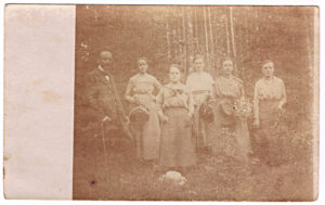 Mikstat Franciszek i Maria Szych z rodziną