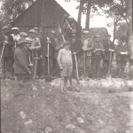 1941 grupa robotników polskich zatrudnionych przy kopaniu kanału